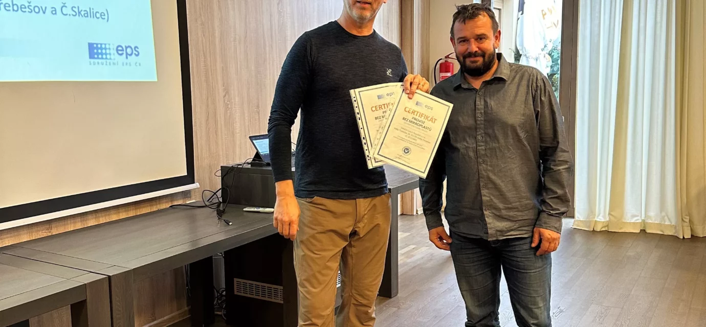 Společnosti IZOPOL a Hirsch CZ obdržely na zářijové členské schůzi certifikát OCS