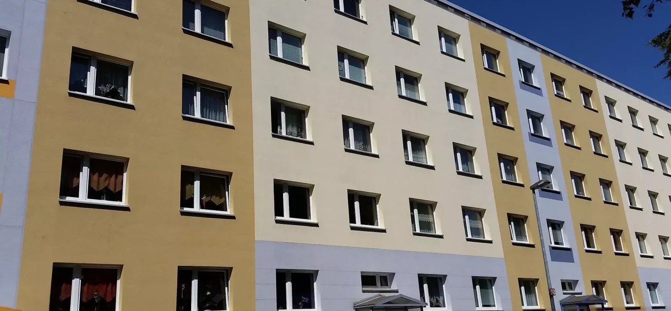 Třetina lidí má během léta problém s teplotou ve svém bytě