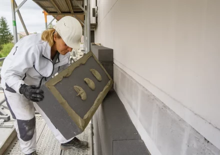Příběh expandovaného polystyrenu od objevu po moderní izolace