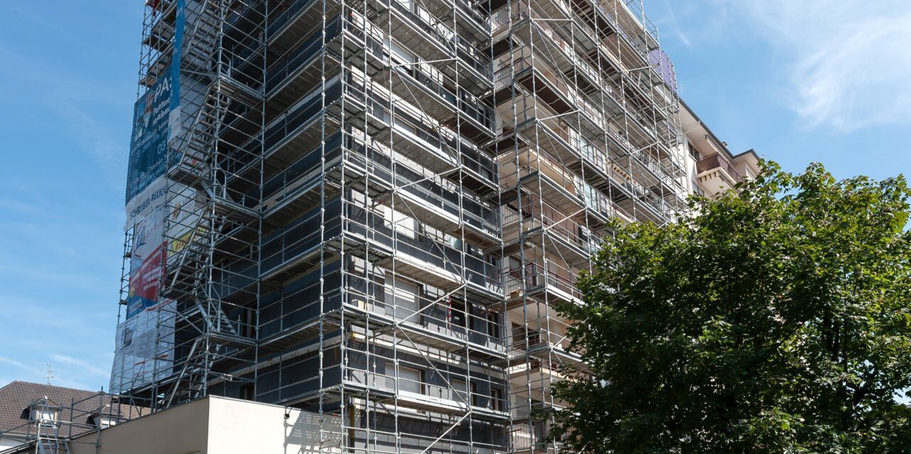 Renovace bytového domu polystyrenem snížila spotřebu energie o 44 %
