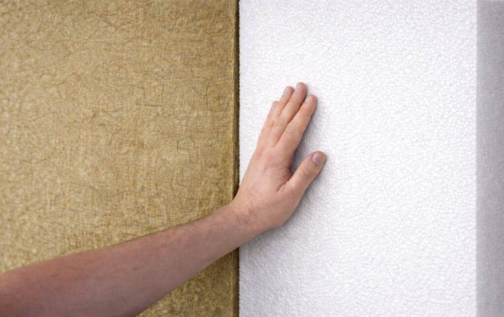 Porovnání dvou nejrozšířenějších izolačních materiálů na českém trhu z pohledu ekologie