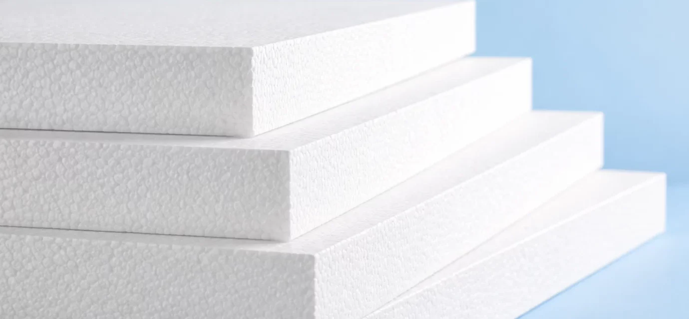 Trh s pěnovým polystyrenem se vrací k růstu. Klíčovou roli sehrají renovace, změny legislativy a důraz na uhlíkovou stopu materiálů