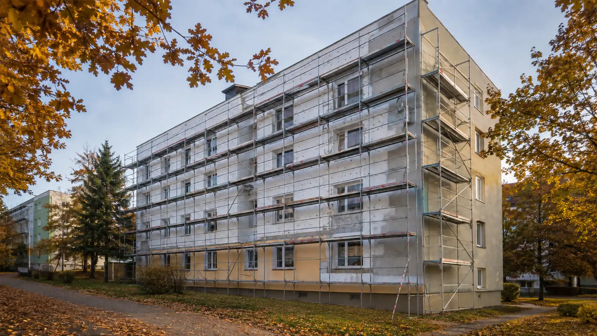 Fasáda je dutá na poklep: Co udělat před zateplením domu?